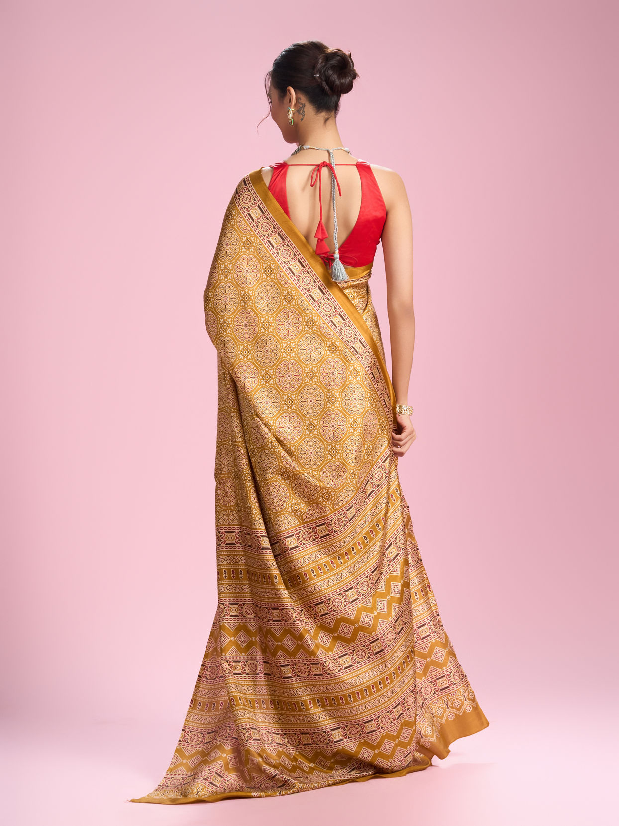Mohey Women Mustard Yellow Elegance Saree