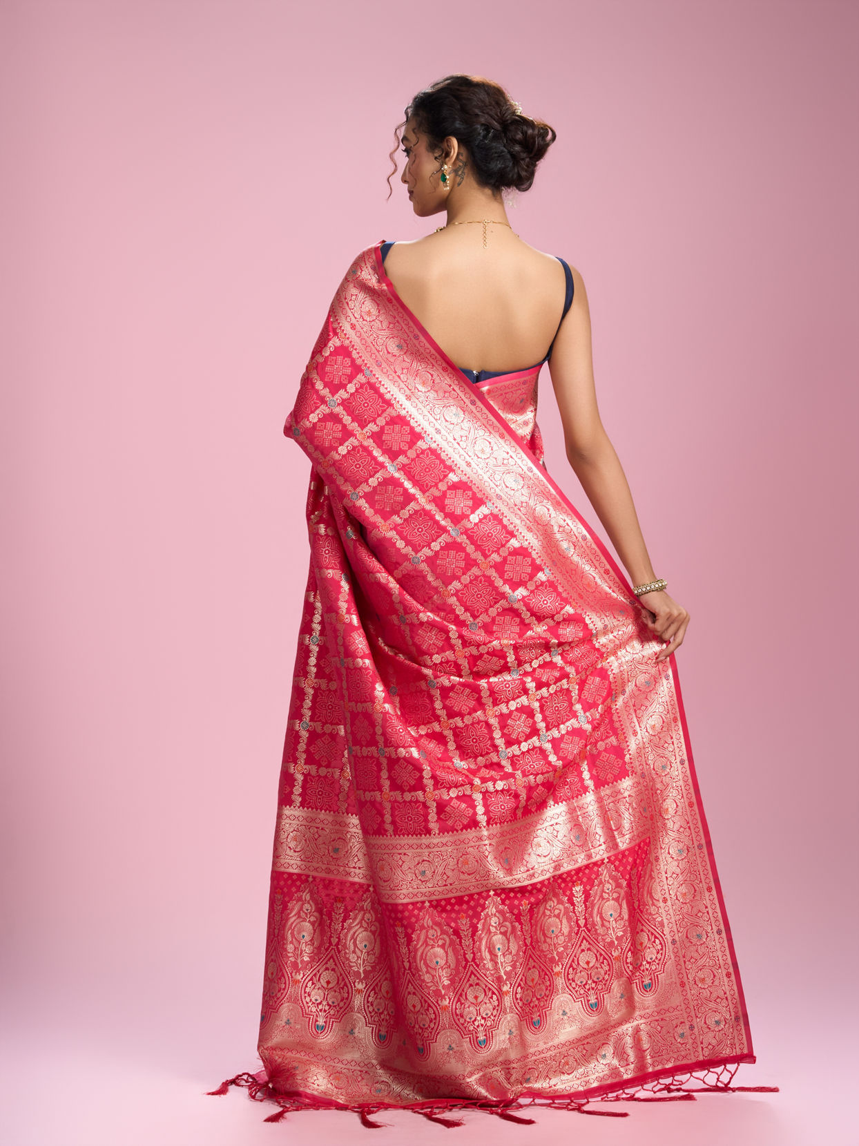 Mohey Women Ravishing Rani Pink Art Silk Saree