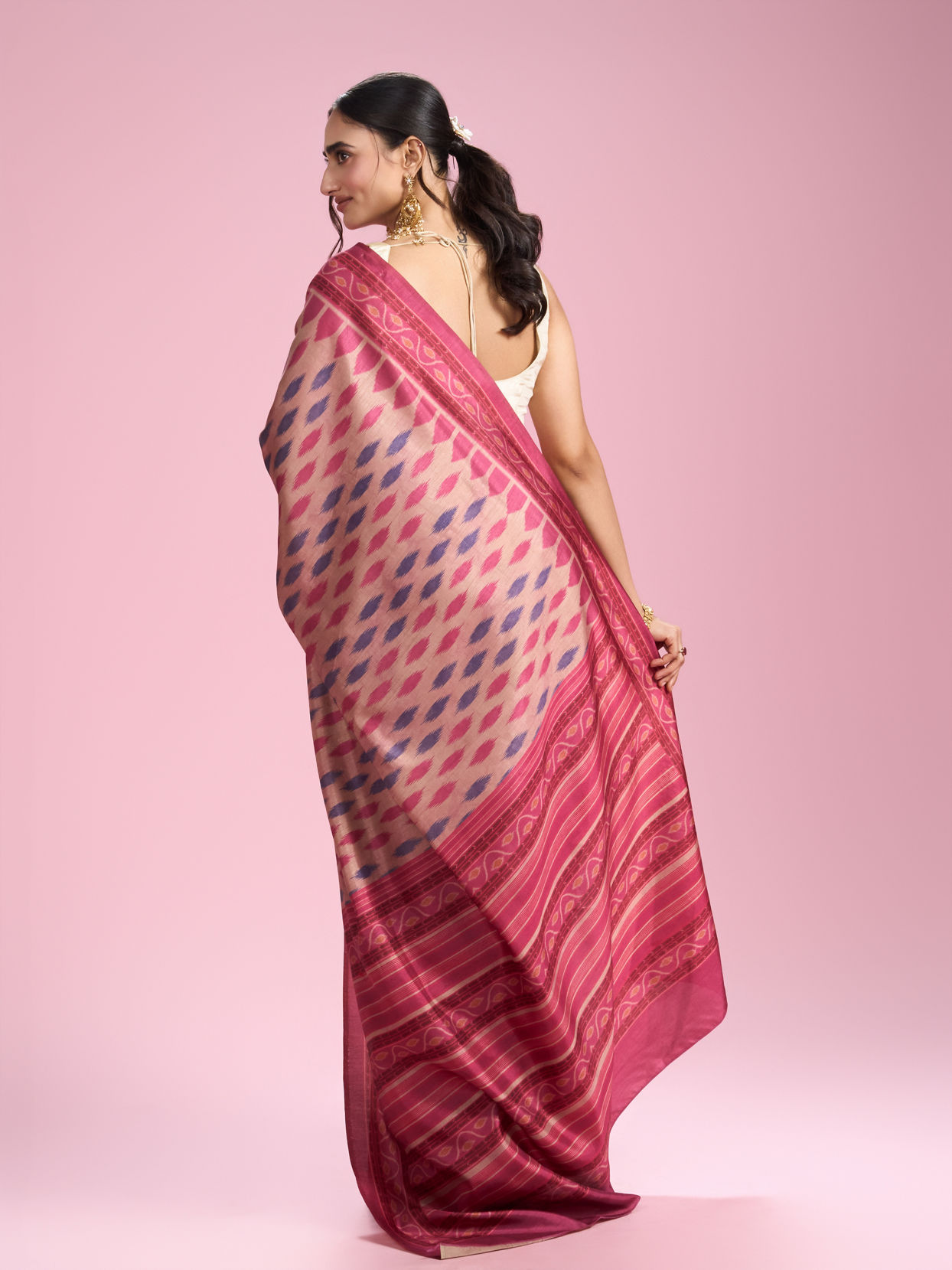 Mohey Women Pink Radiance Saree