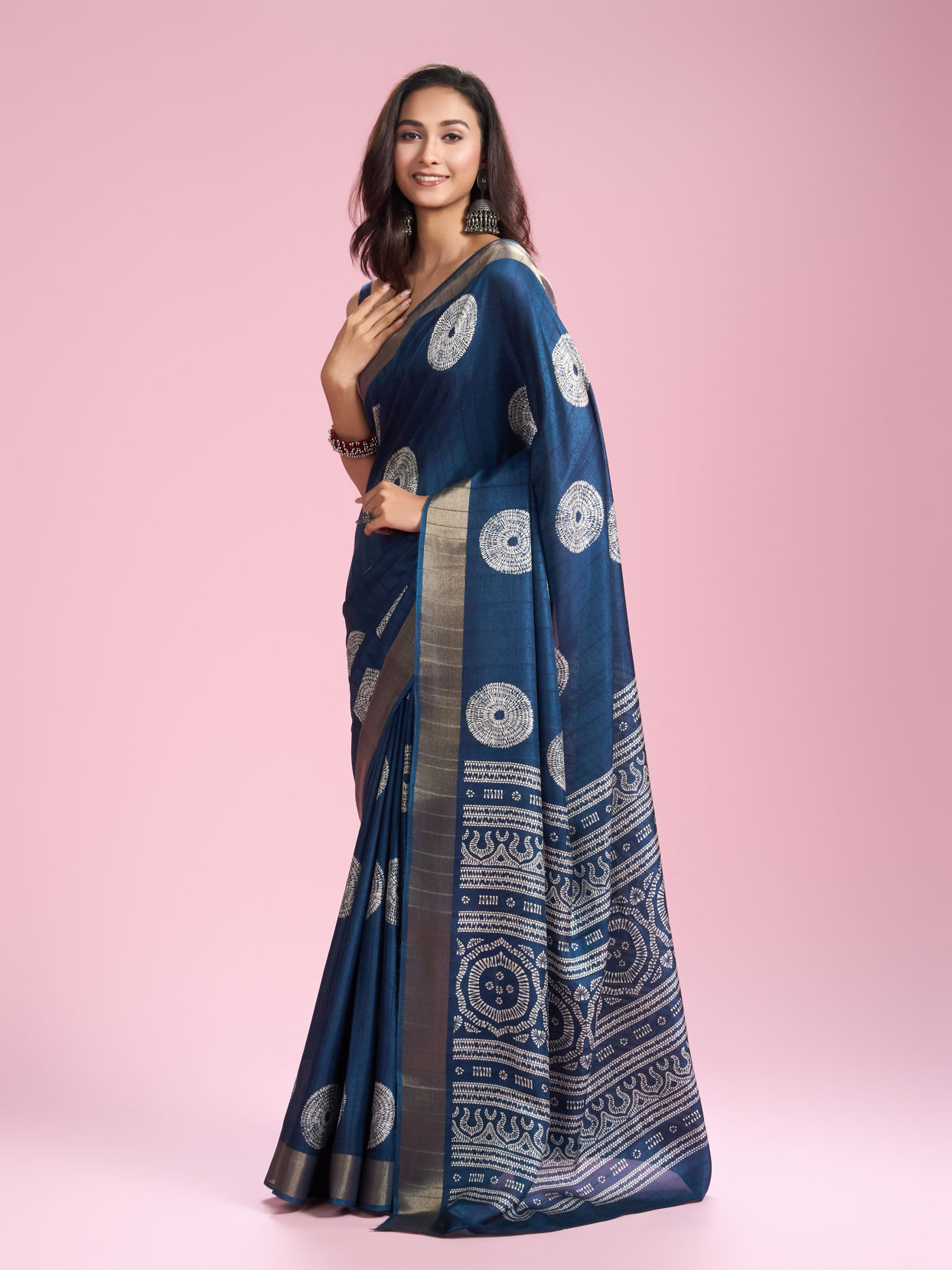 Mohey Women Enthralling Azure Elegance Saree