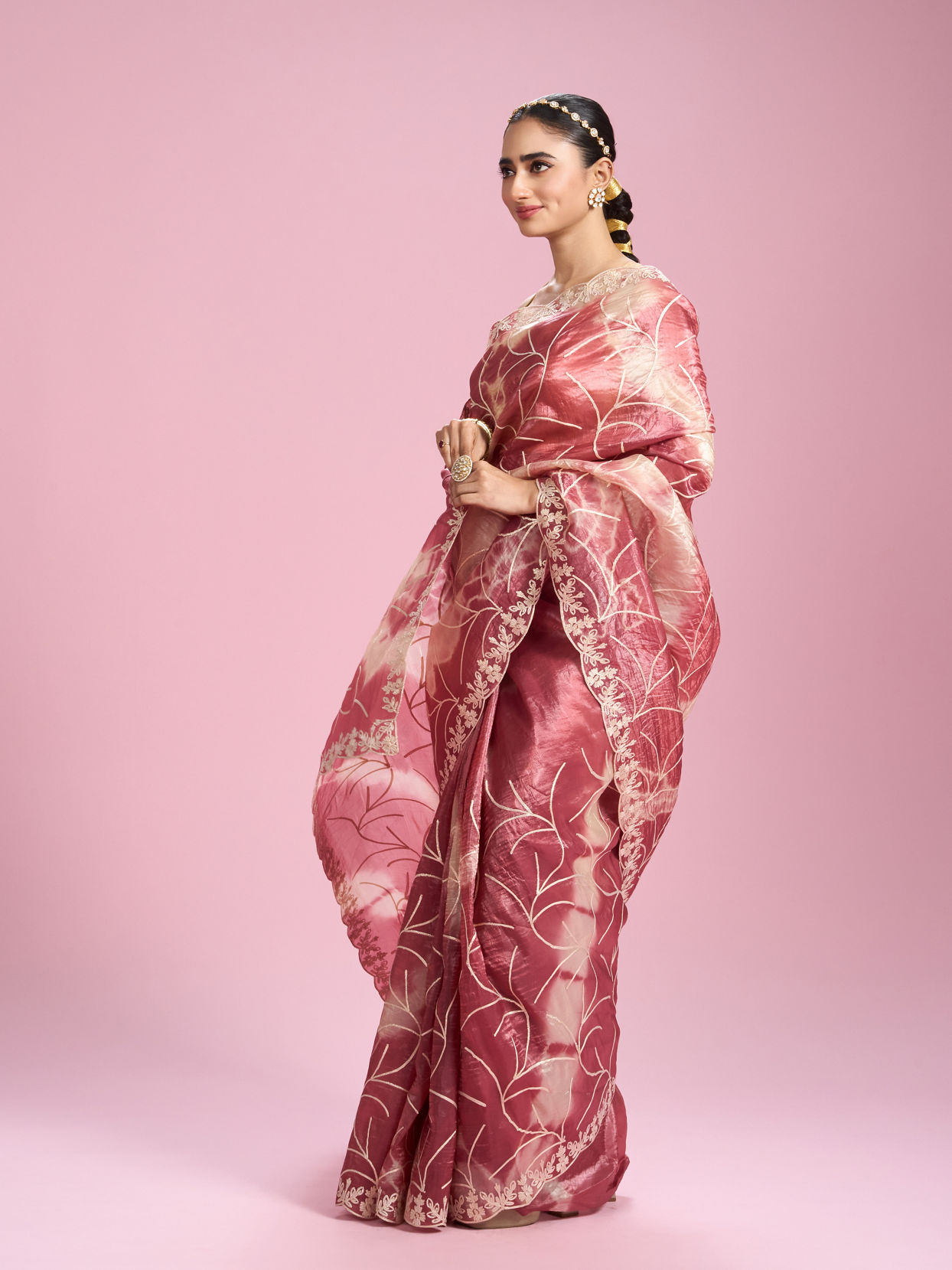 Mohey Women Pink Organza Saree