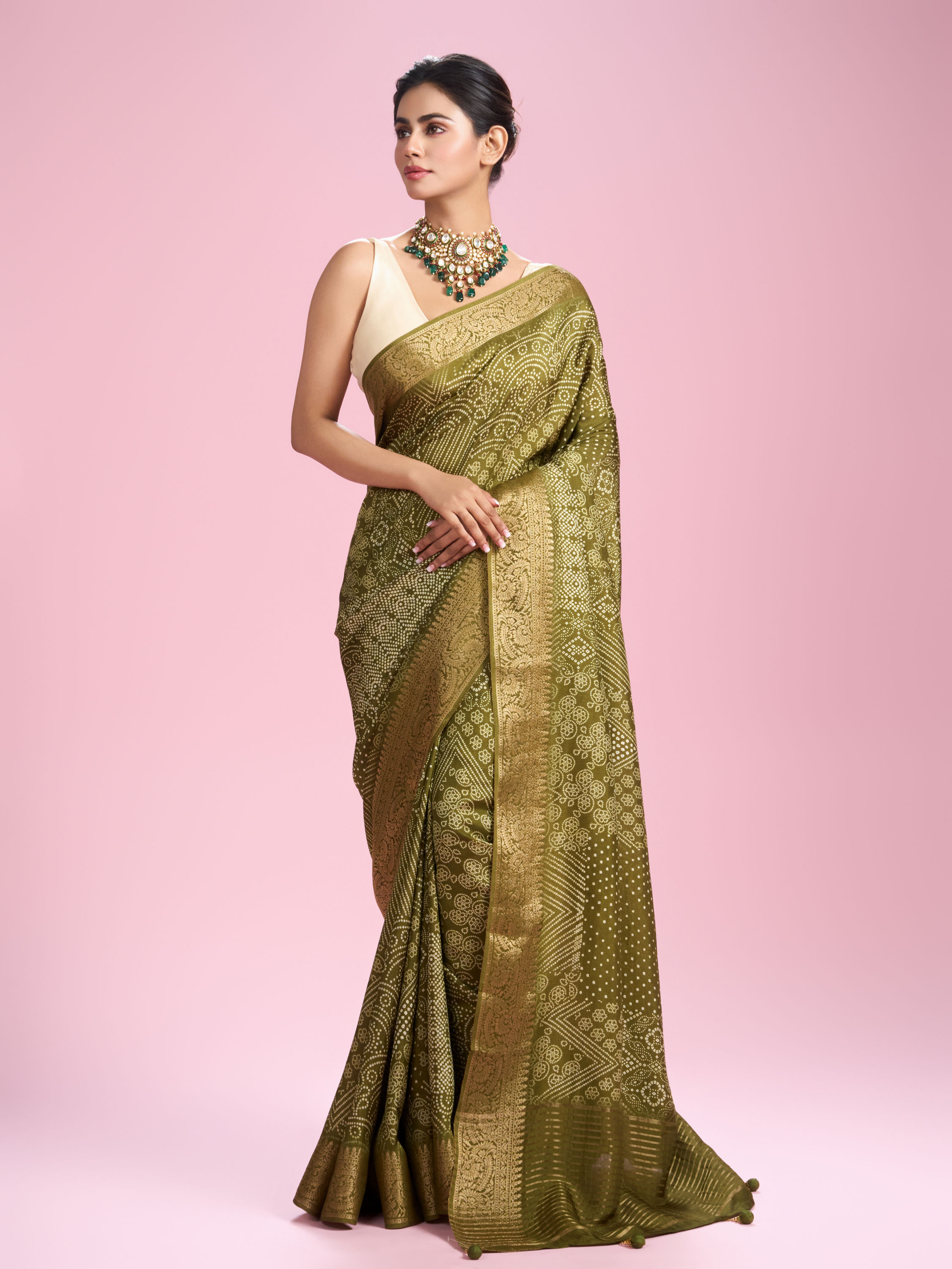 Mohey Women Mehandi Green Elegance Saree