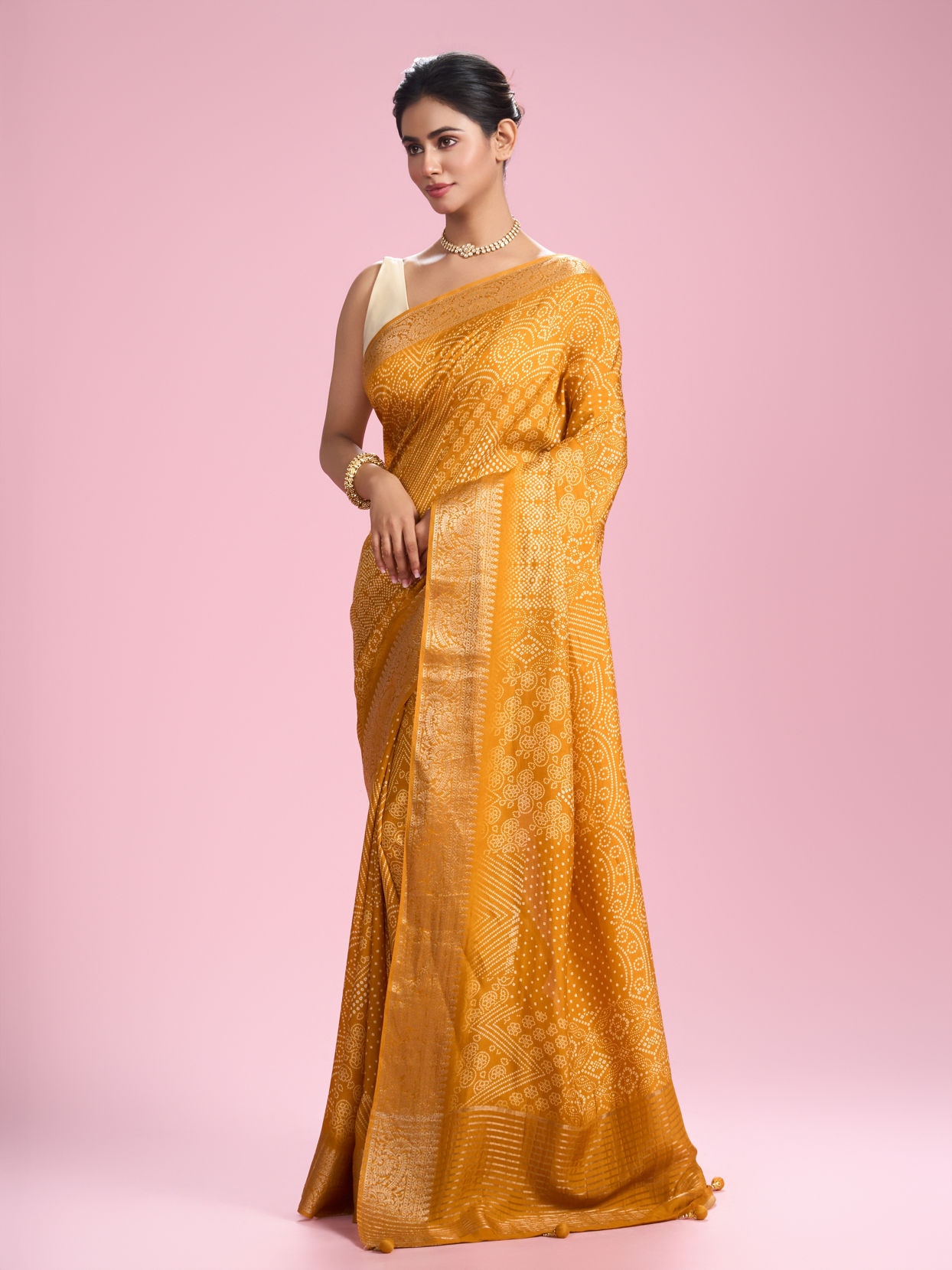Mohey Women Ravishing Mustard Yellow Saree