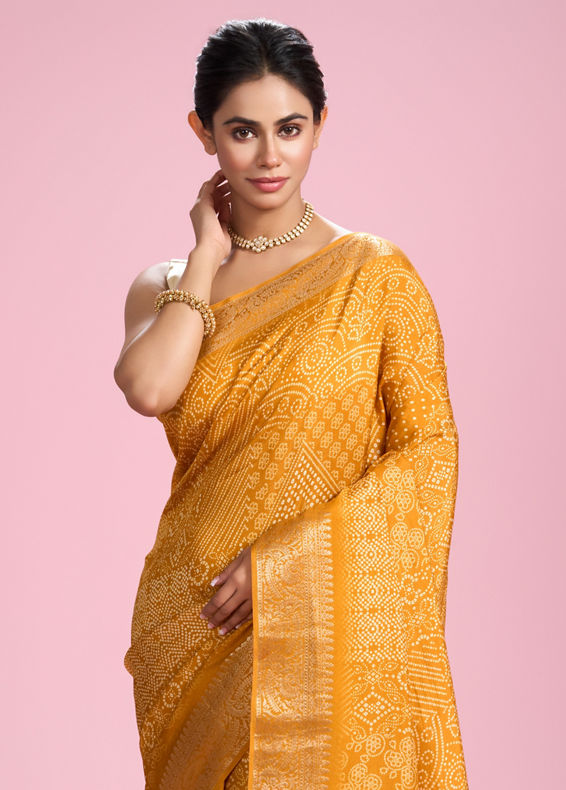 Mohey Women Ravishing Mustard Yellow Saree
