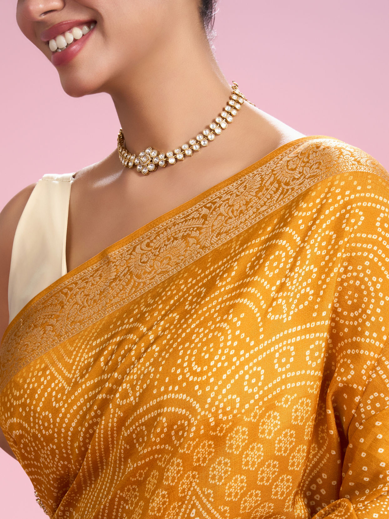 Mohey Women Ravishing Mustard Yellow Saree