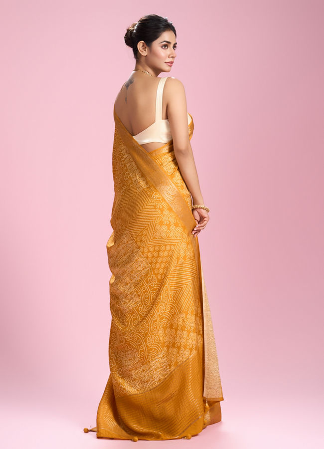 Mohey Women Ravishing Mustard Yellow Saree