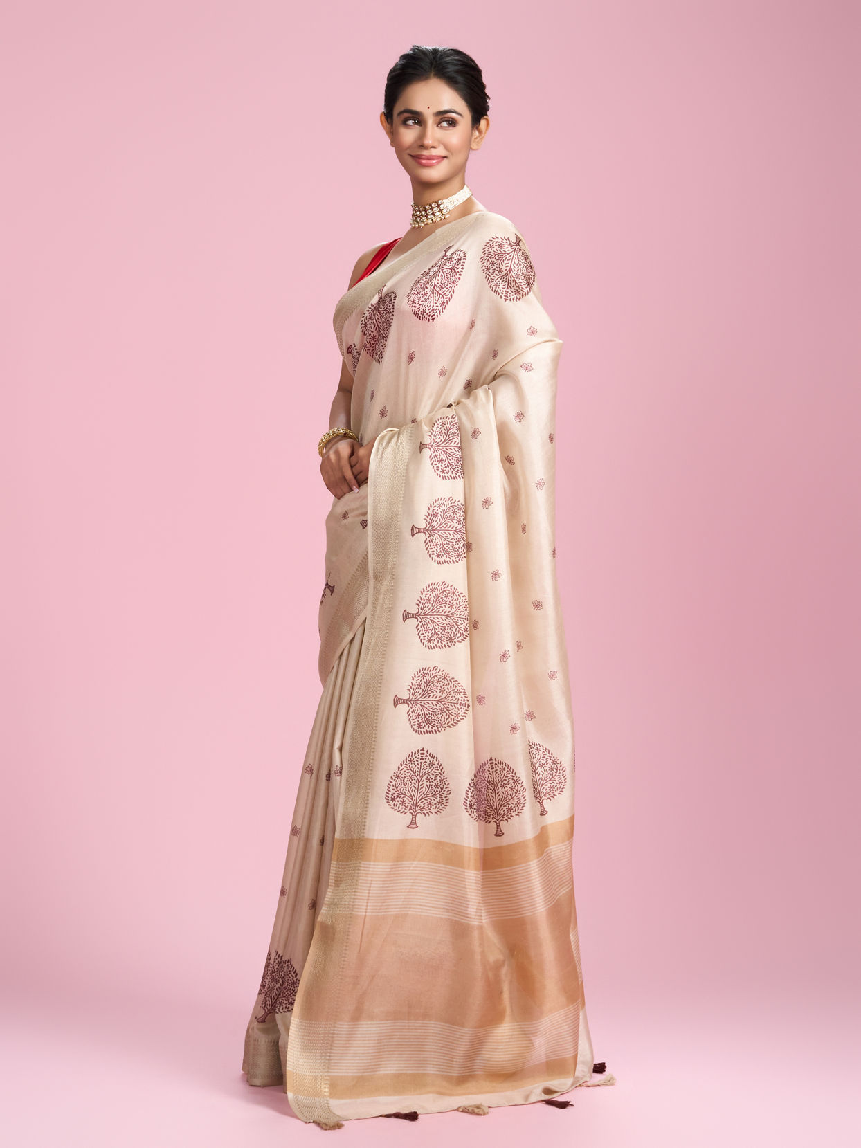 Mohey Women Cream Dream Elegance Saree