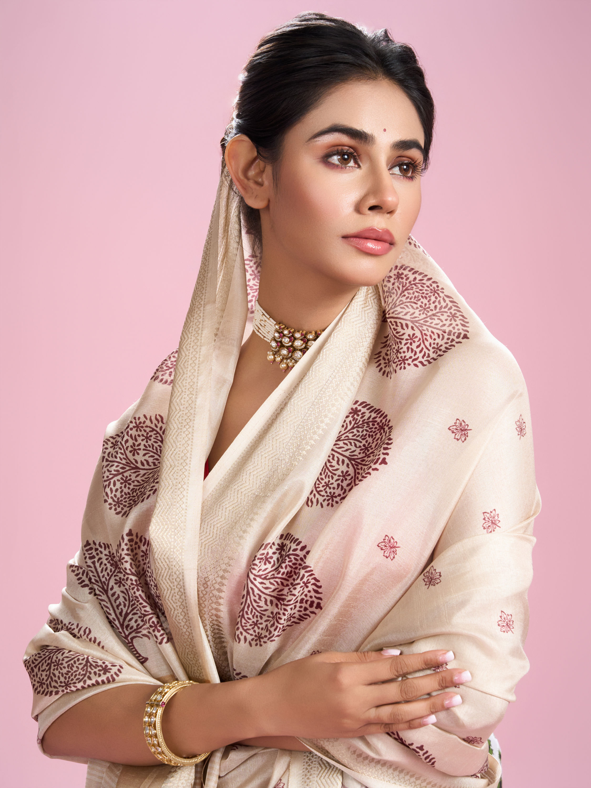 Mohey Women Cream Dream Elegance Saree