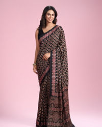 Mohey Women Black Embellished Satin Saree