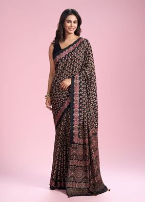 Mohey Women Black Embellished Satin Saree