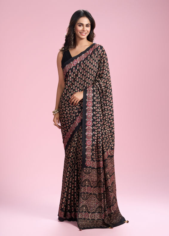 Mohey Women Black Embellished Satin Saree
