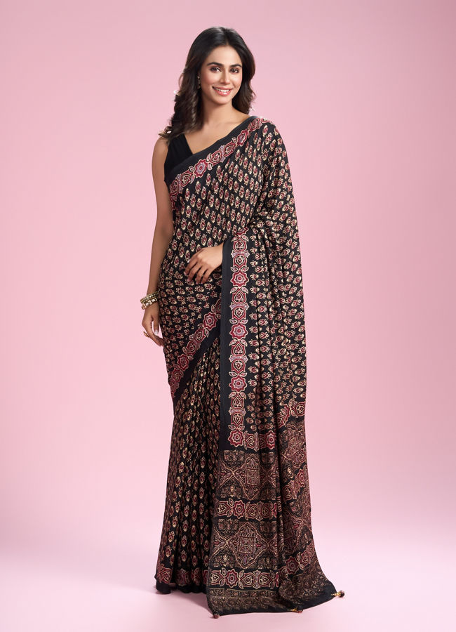 Mohey Women Black Embellished Satin Saree
