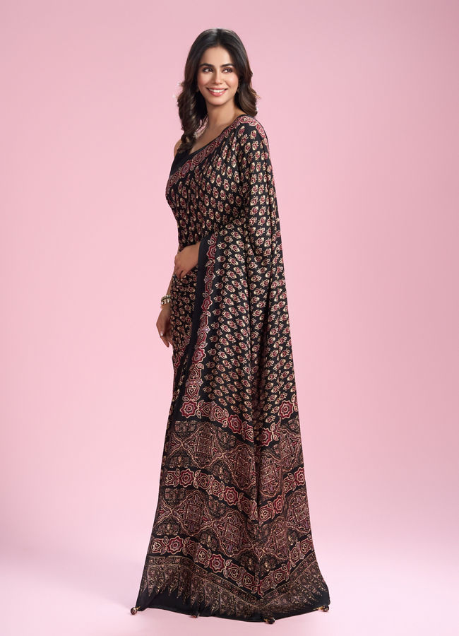 Mohey Women Black Embellished Satin Saree