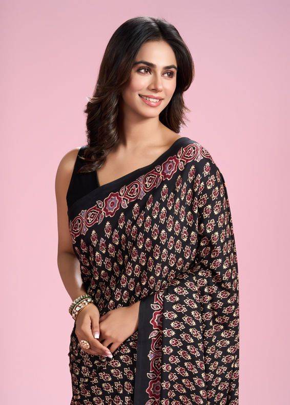 Mohey Women Black Embellished Satin Saree