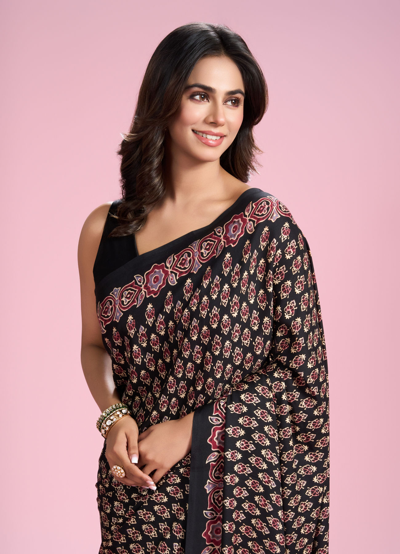 Mohey Women Black Embellished Satin Saree