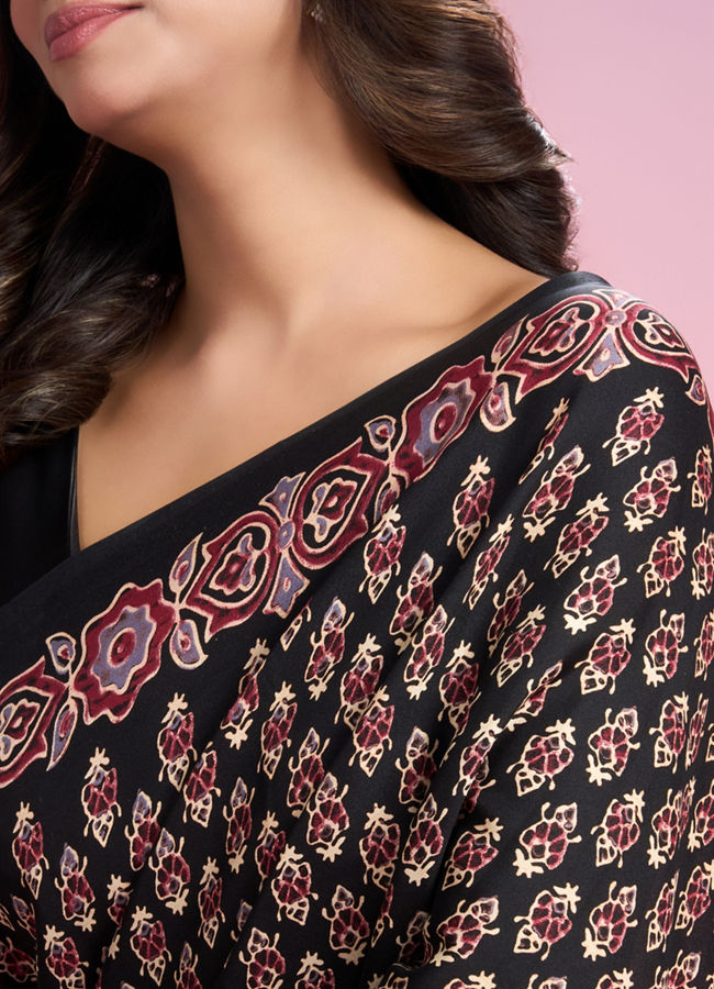 Mohey Women Black Embellished Satin Saree