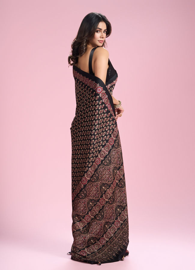 Mohey Women Black Embellished Satin Saree