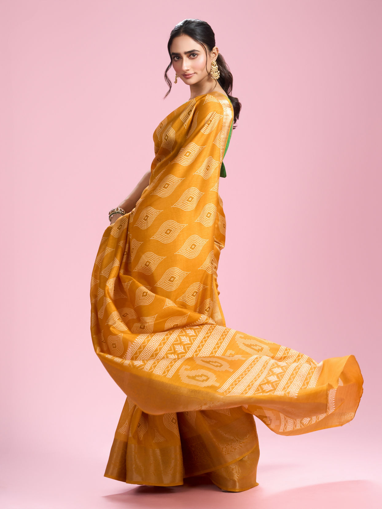 Mohey Women Radiant Mustard Yellow Saree