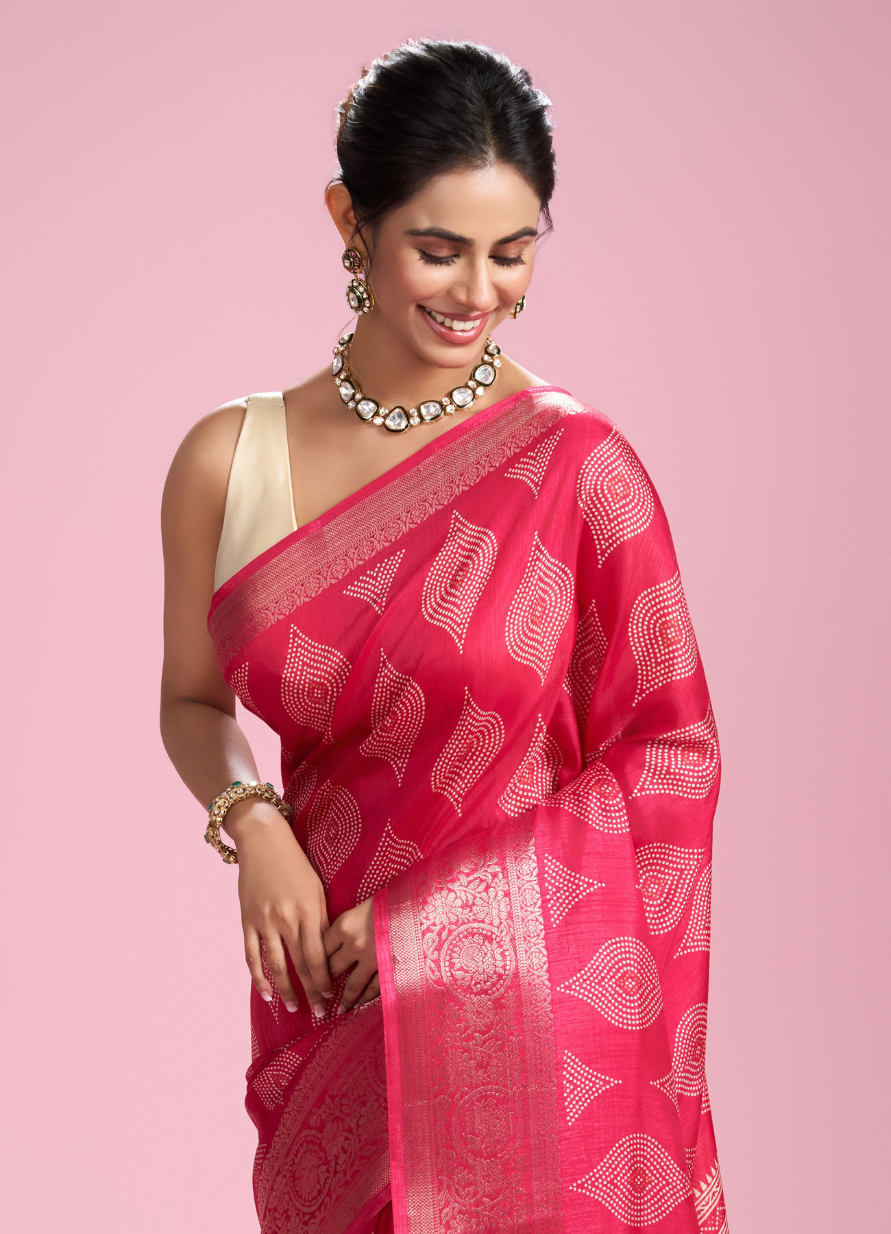 Mohey Women Pink Artistic Fiesta Saree