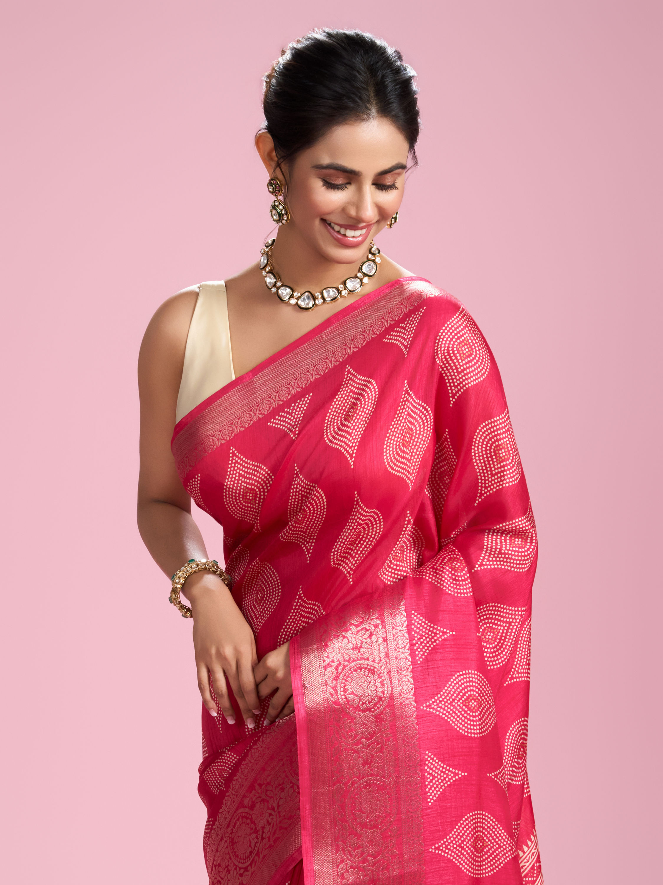Mohey Women Pink Artistic Fiesta Saree
