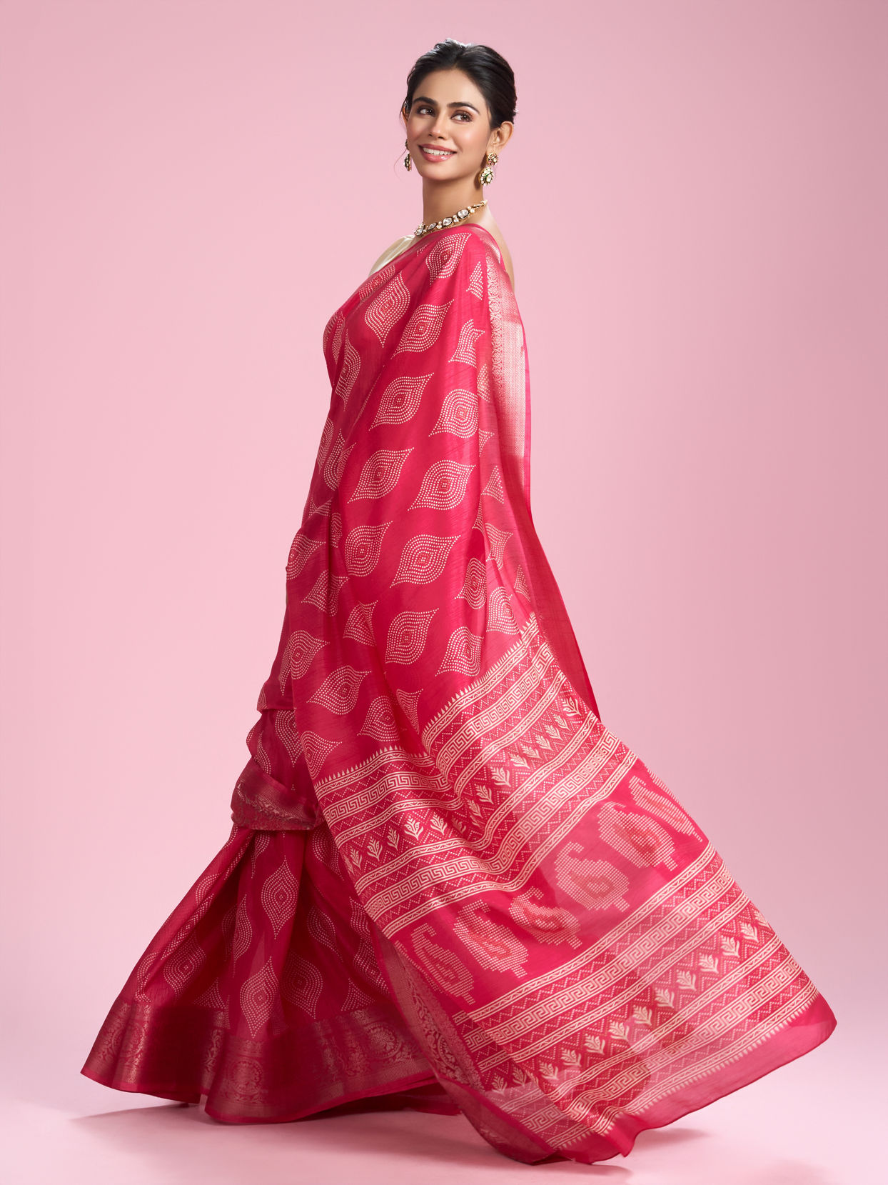 Mohey Women Pink Artistic Fiesta Saree