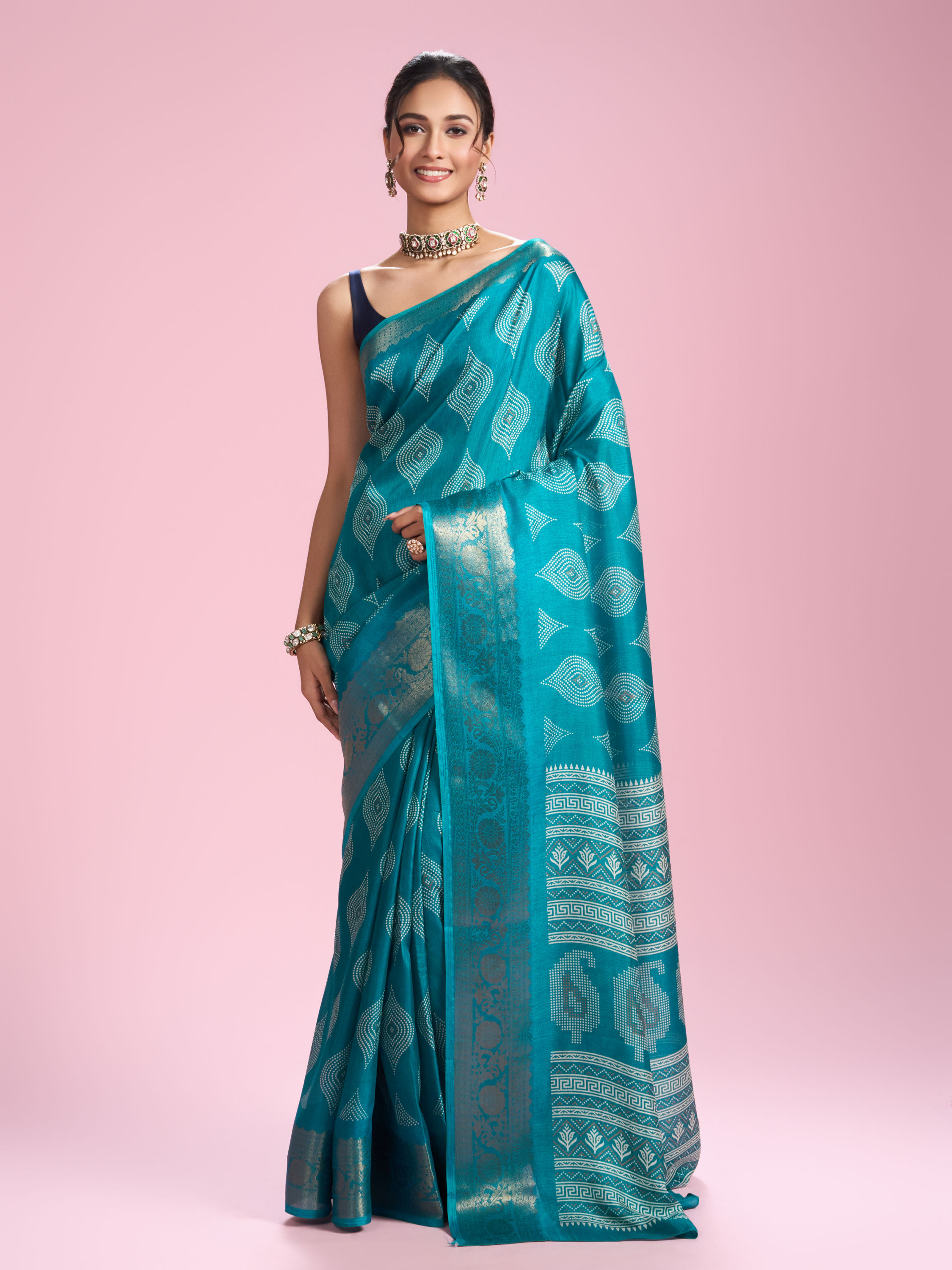 Mohey Women Ravishing Rama Green Saree