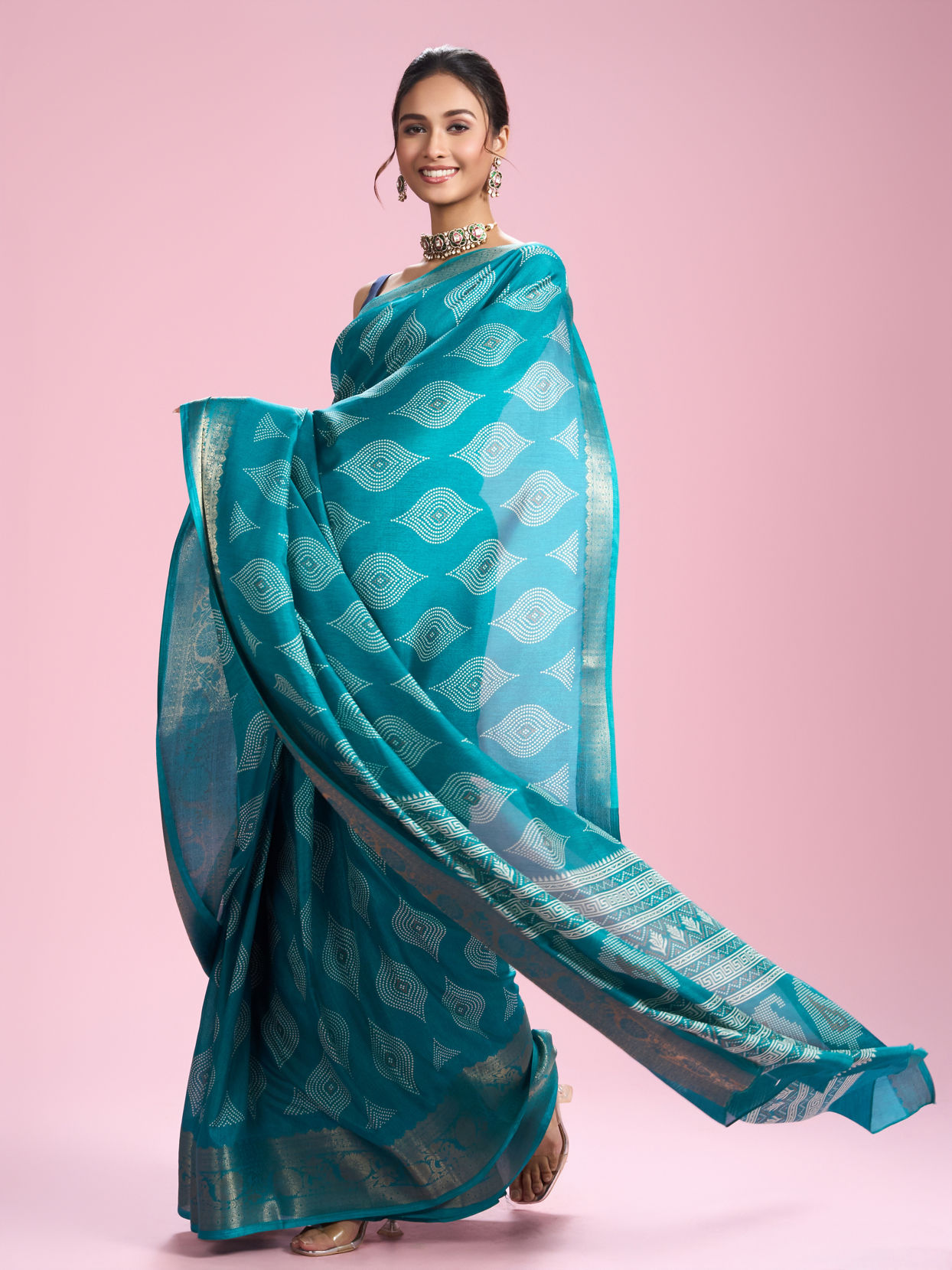 Mohey Women Ravishing Rama Green Saree
