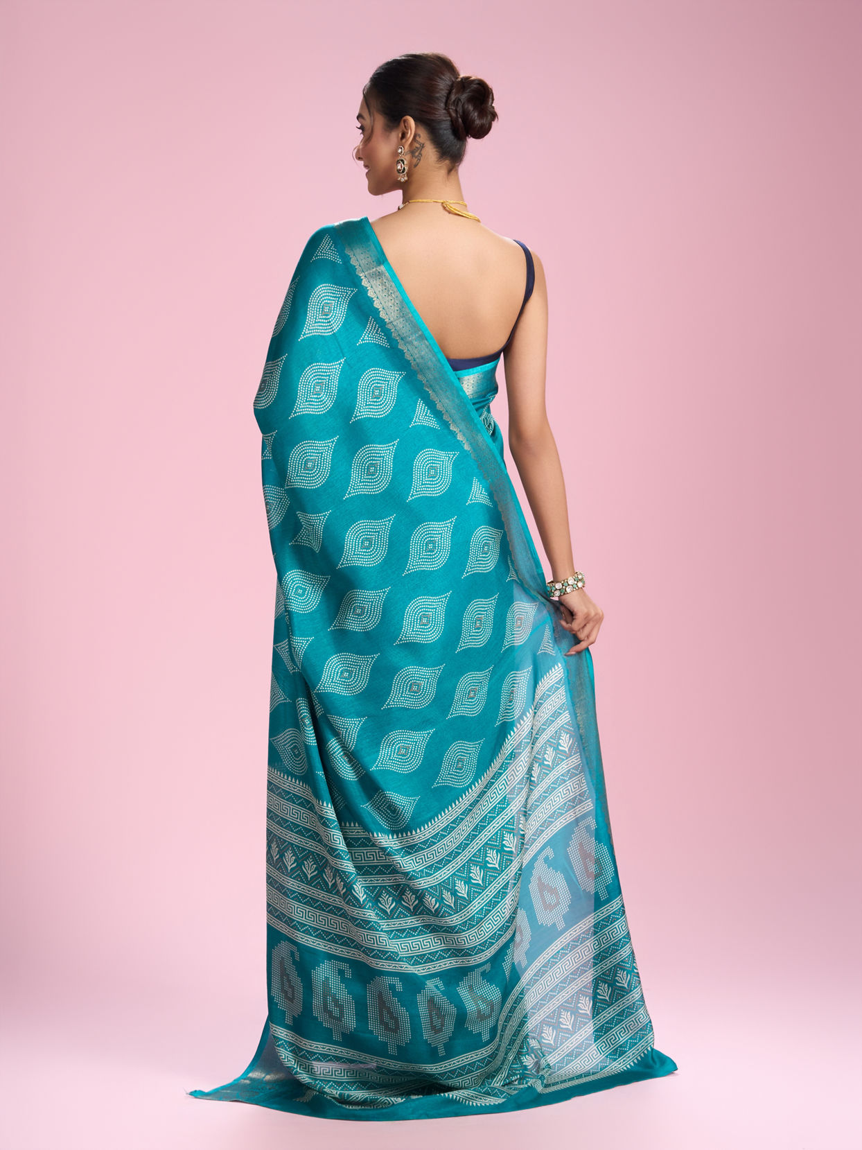 Mohey Women Ravishing Rama Green Saree
