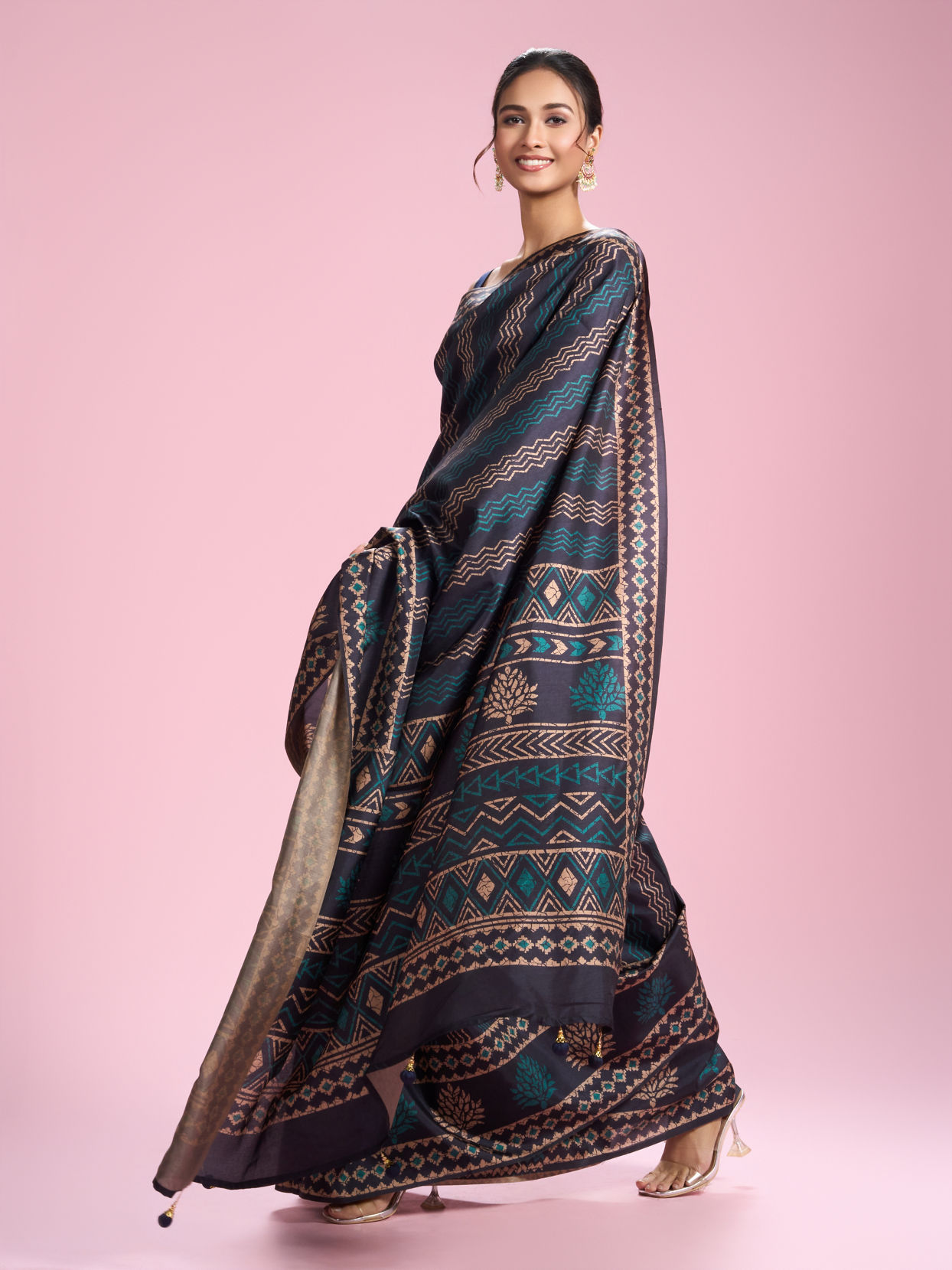 Mohey Women Indigo Blue Elegance Saree