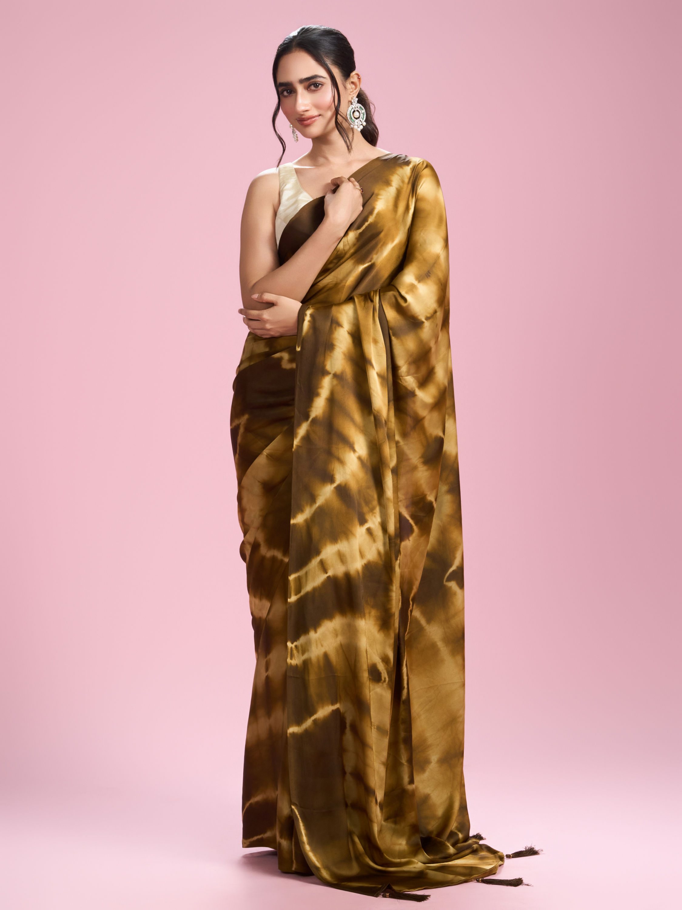 Mohey Women Emerald Enigma Satin Saree