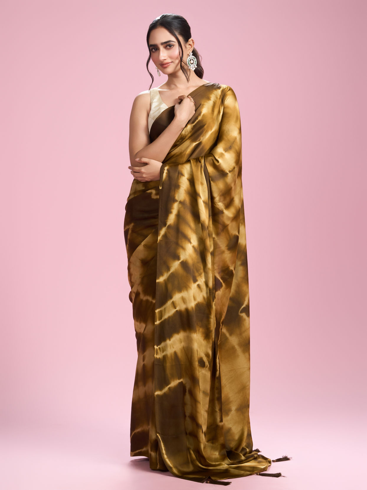 Mohey Women Emerald Enigma Satin Saree