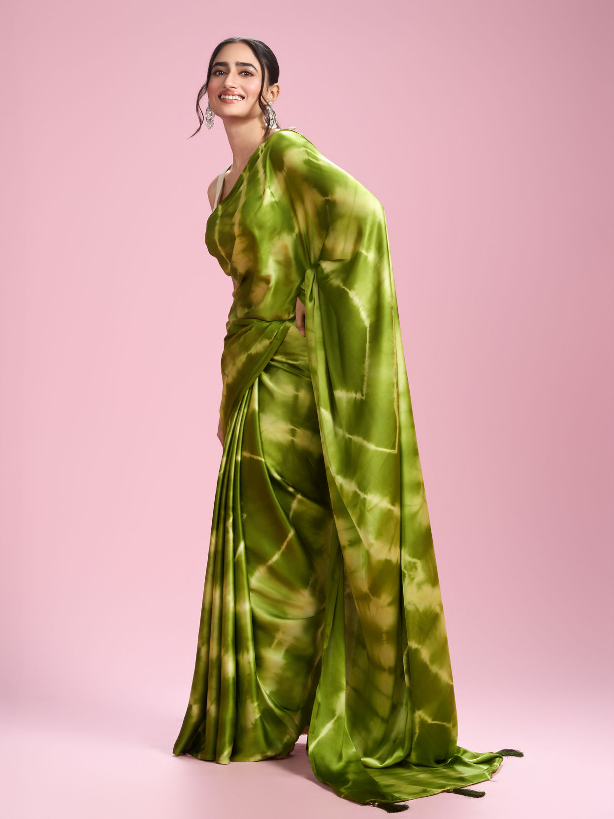 Mohey Women Emerald Satin Elegance Saree