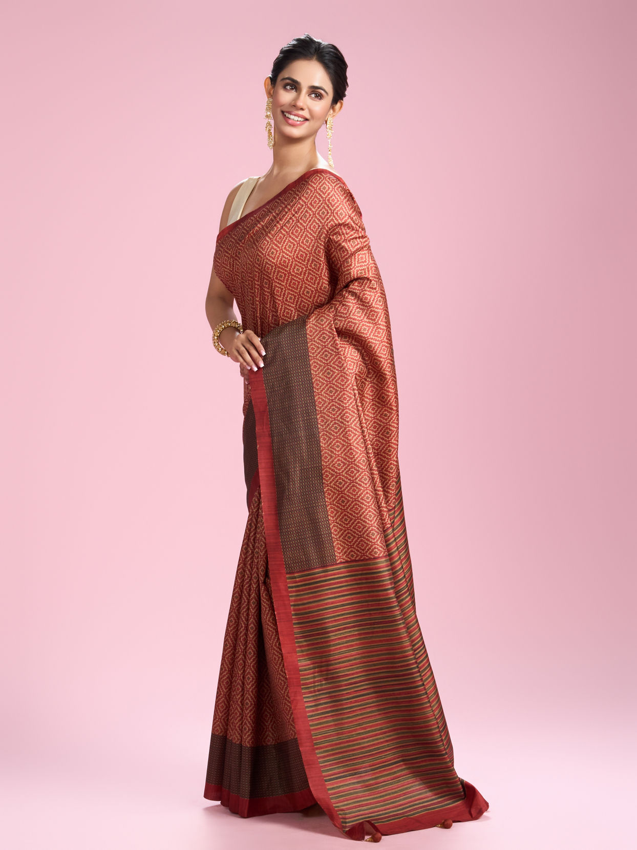 Mohey Women Orange Allure Radiant Saree