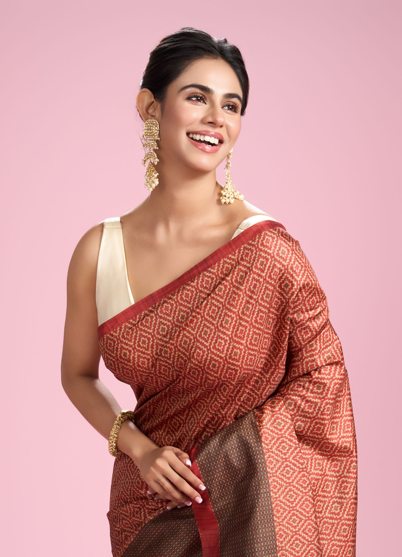 Mohey Women Orange Allure Radiant Saree
