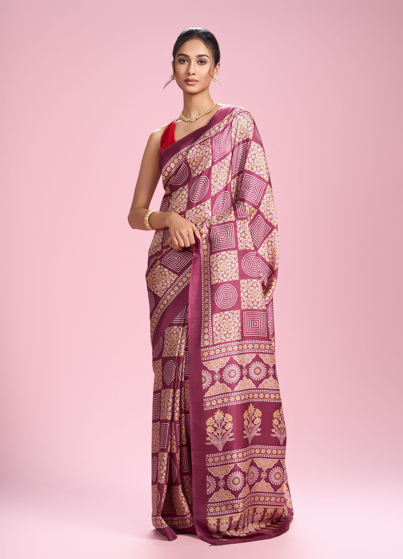 Mohey Women Enchanting Wine Saree