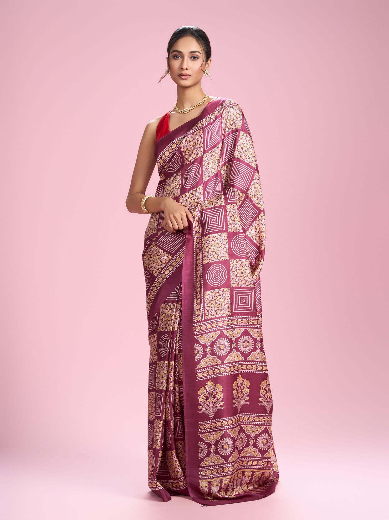 Mohey Women Enchanting Wine Saree