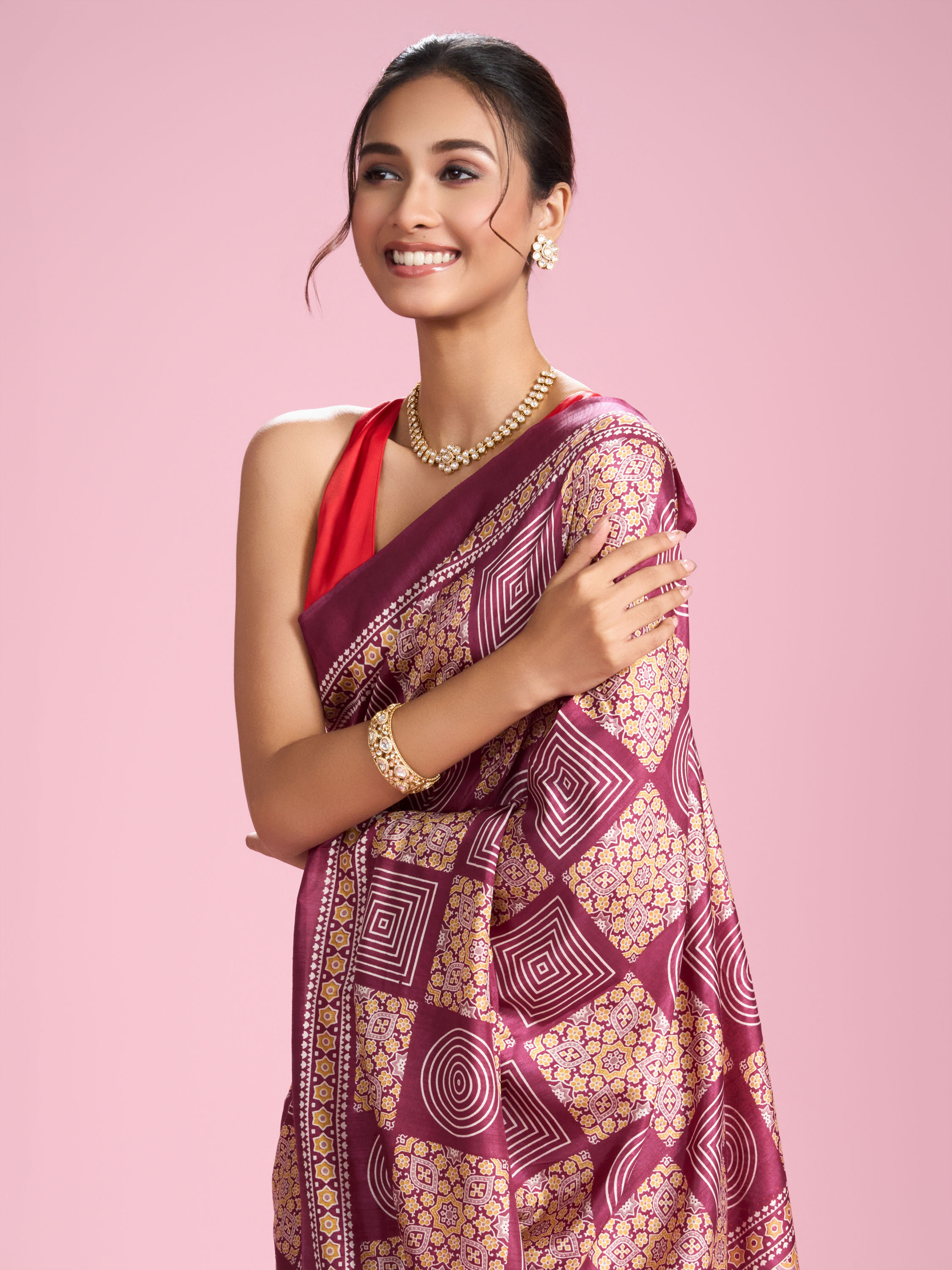 Mohey Women Enchanting Wine Saree