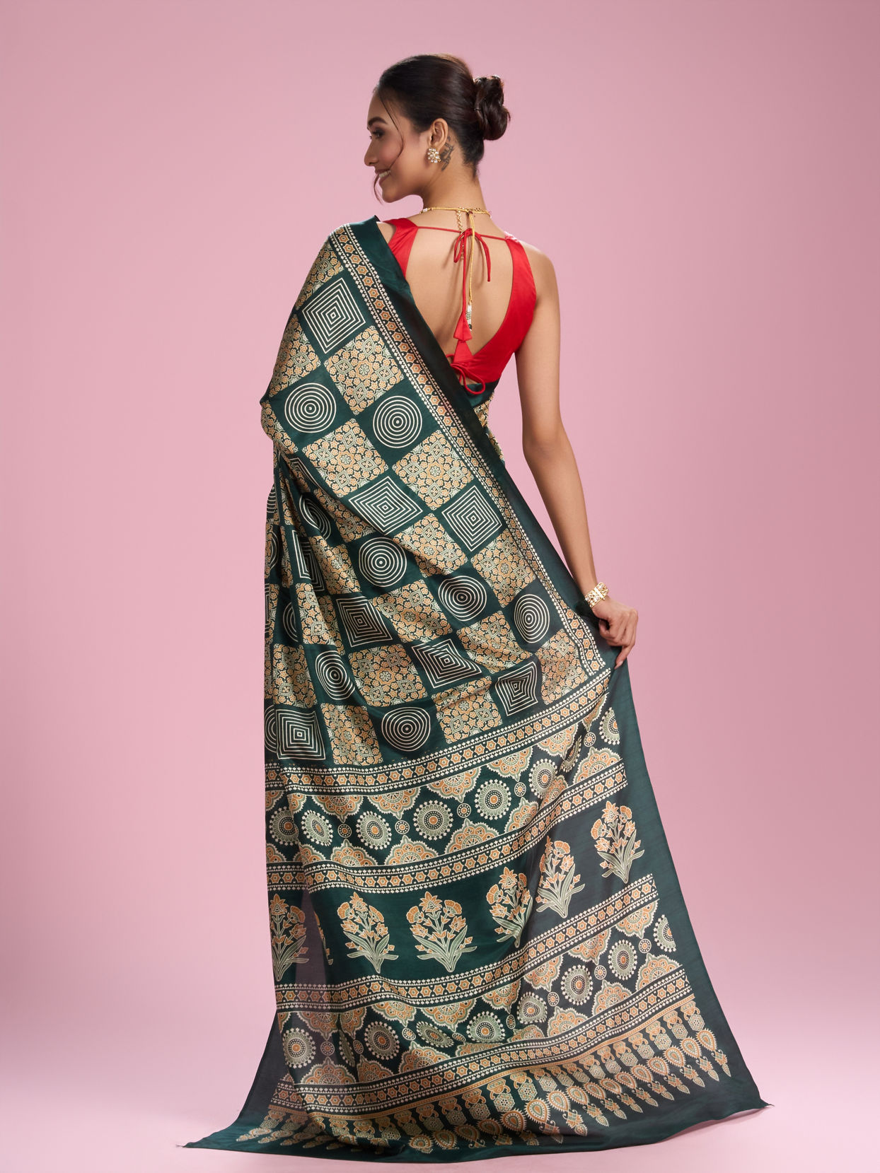 Mohey Women Dark Green Elegance Saree