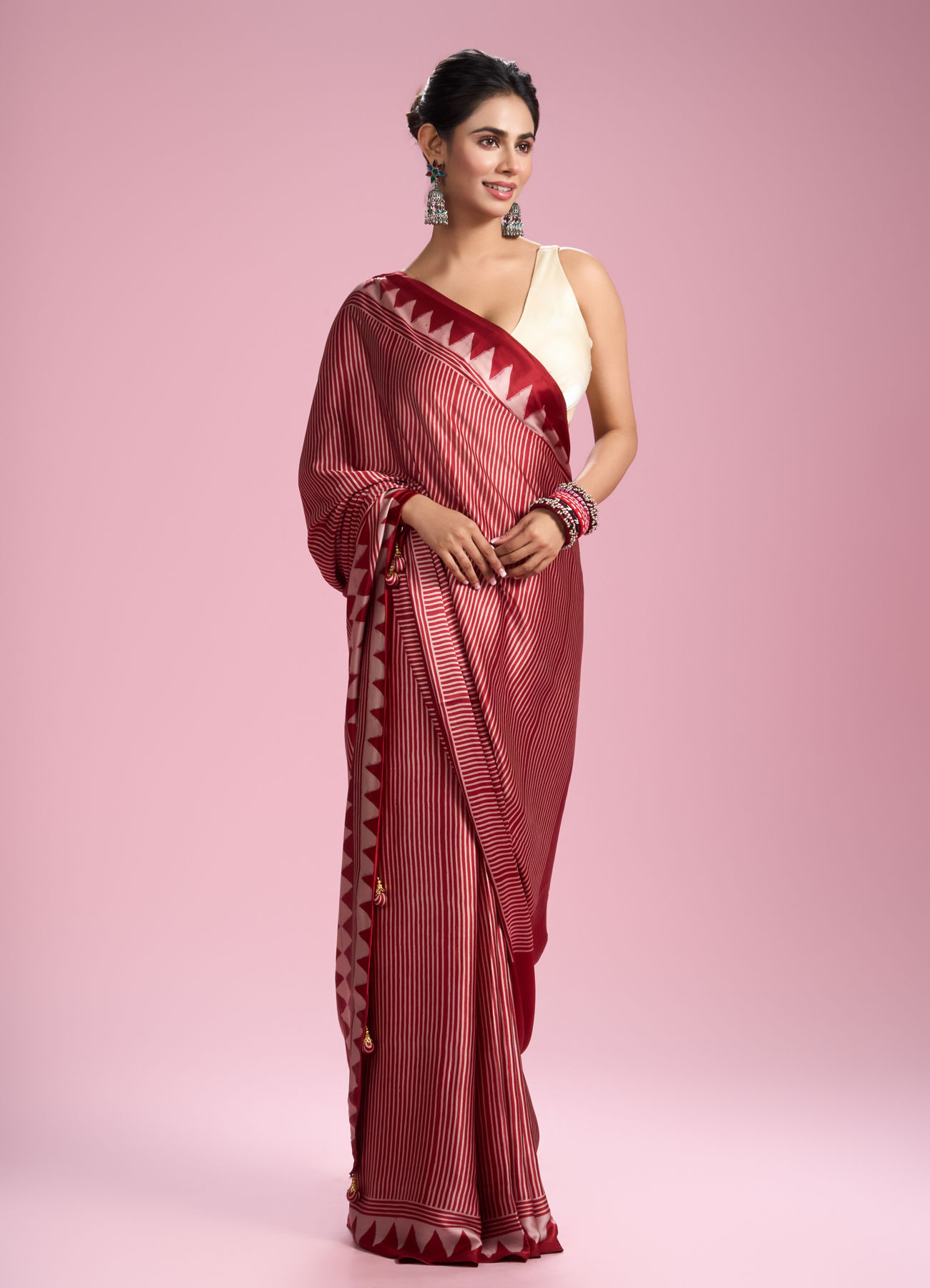 Mohey Women Glamourous Red Satin Saree