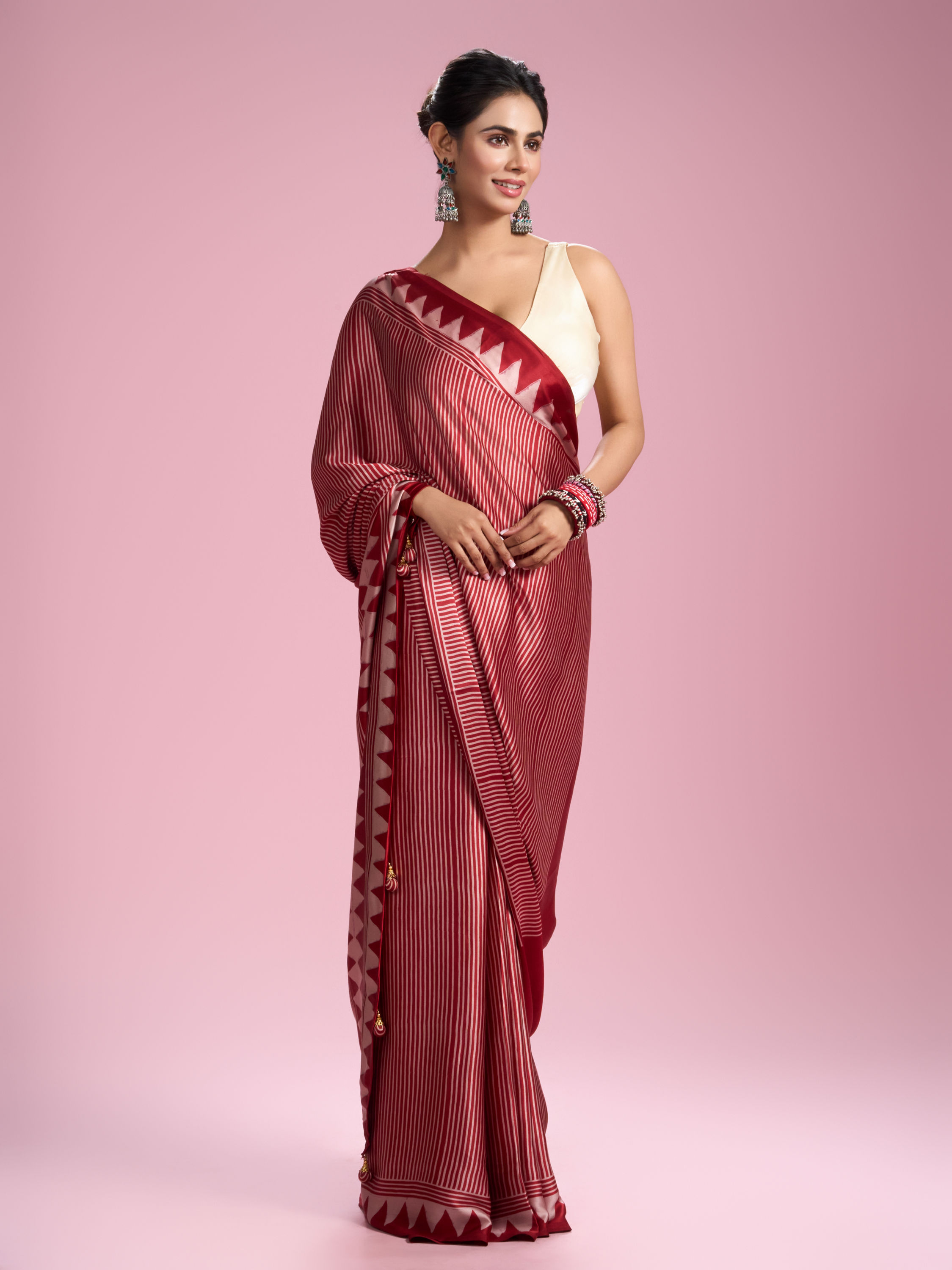 Mohey Women Glamourous Red Satin Saree