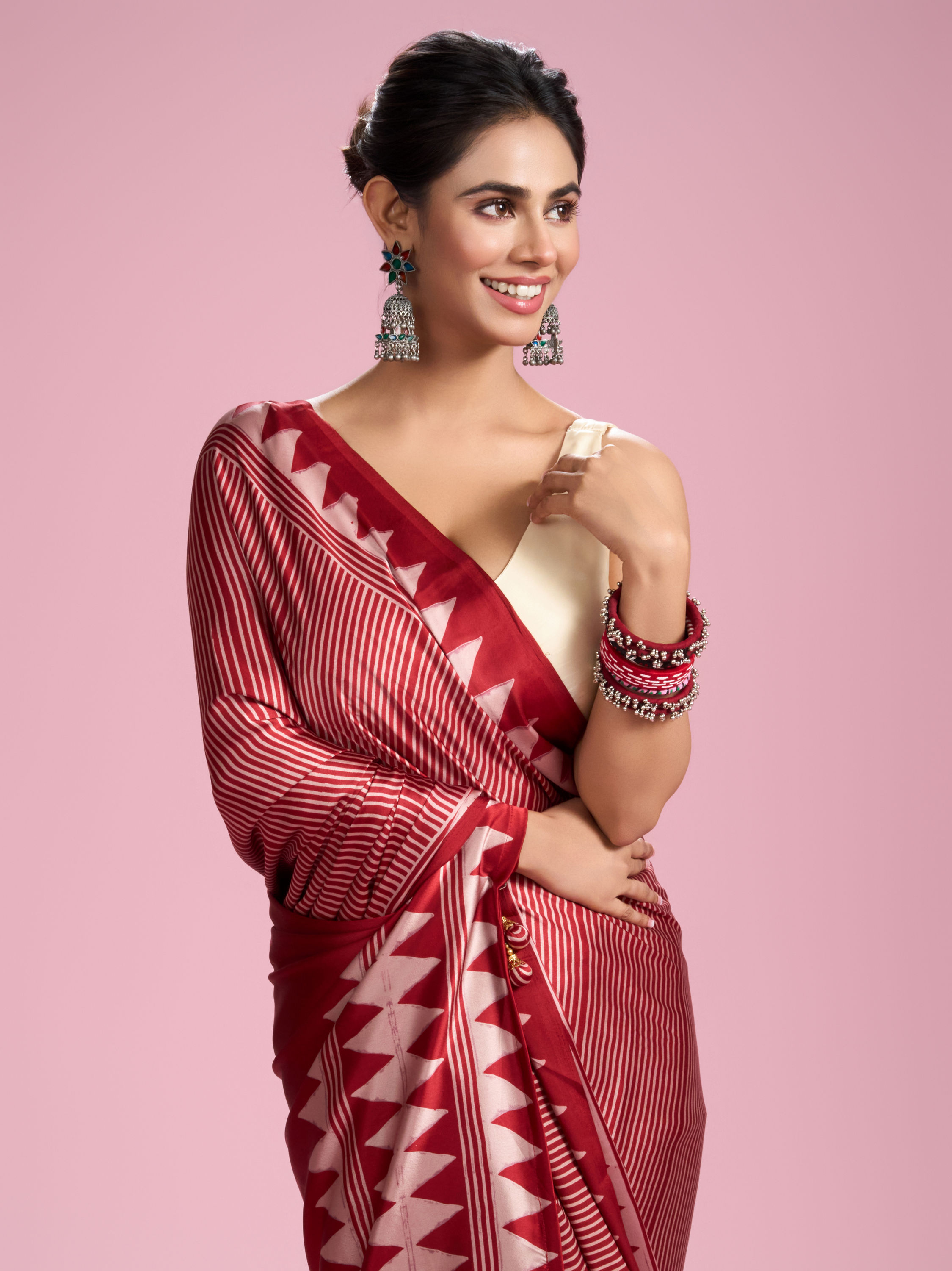 Mohey Women Glamourous Red Satin Saree