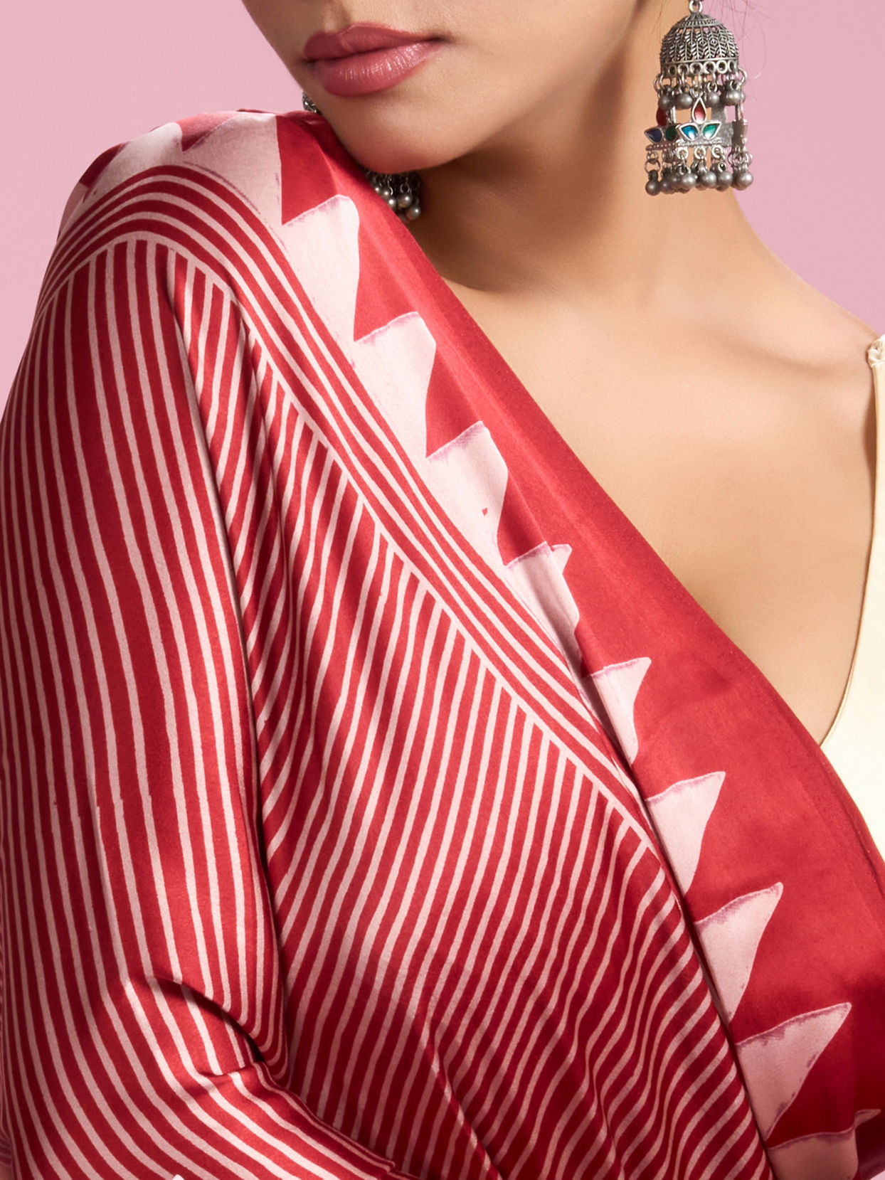 Mohey Women Glamourous Red Satin Saree