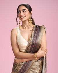 Mohey Women Elegant Pista Green Saree