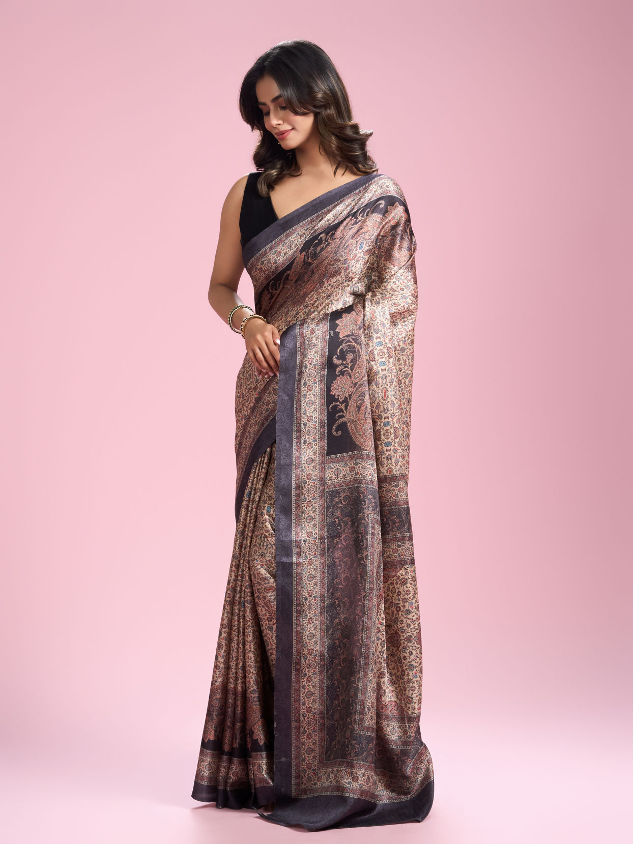 Mohey Women Cream Elegance Saree