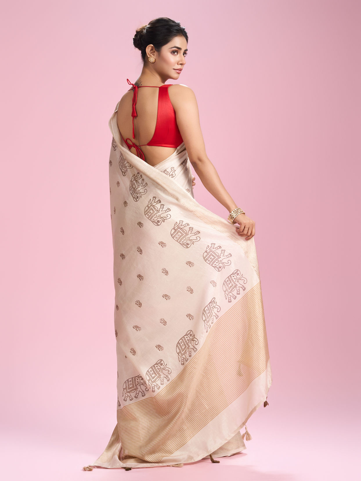 Mohey Women Ivory Elegance Saree