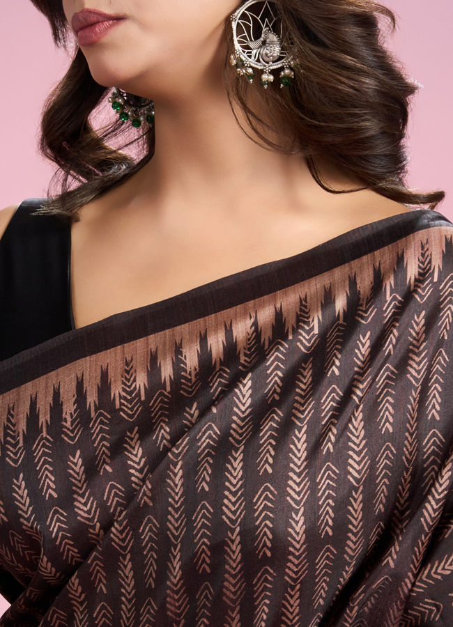 Mohey Women Elegant Brown Saree