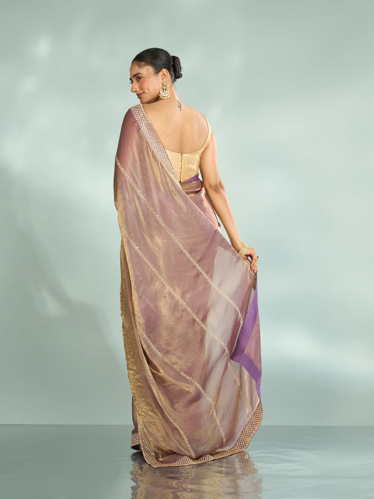 Mohey Women Purple Enchantment Organza Saree