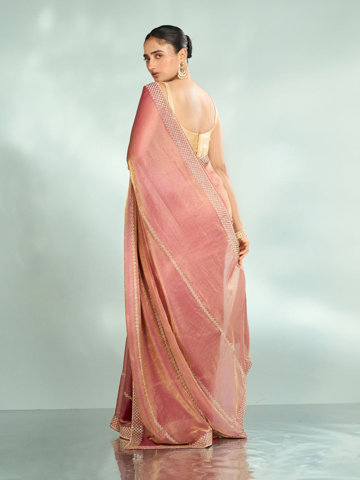 Mohey Women Elegant Pink Organza Saree