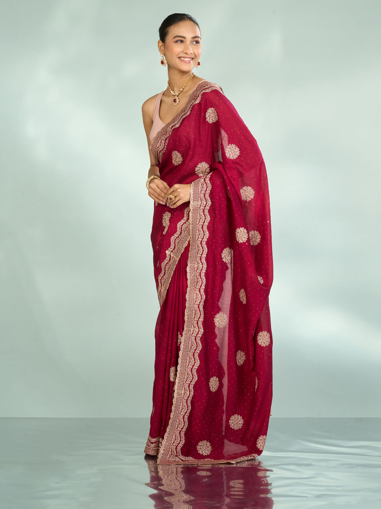 Mohey Women Gleaming Maroon Saree