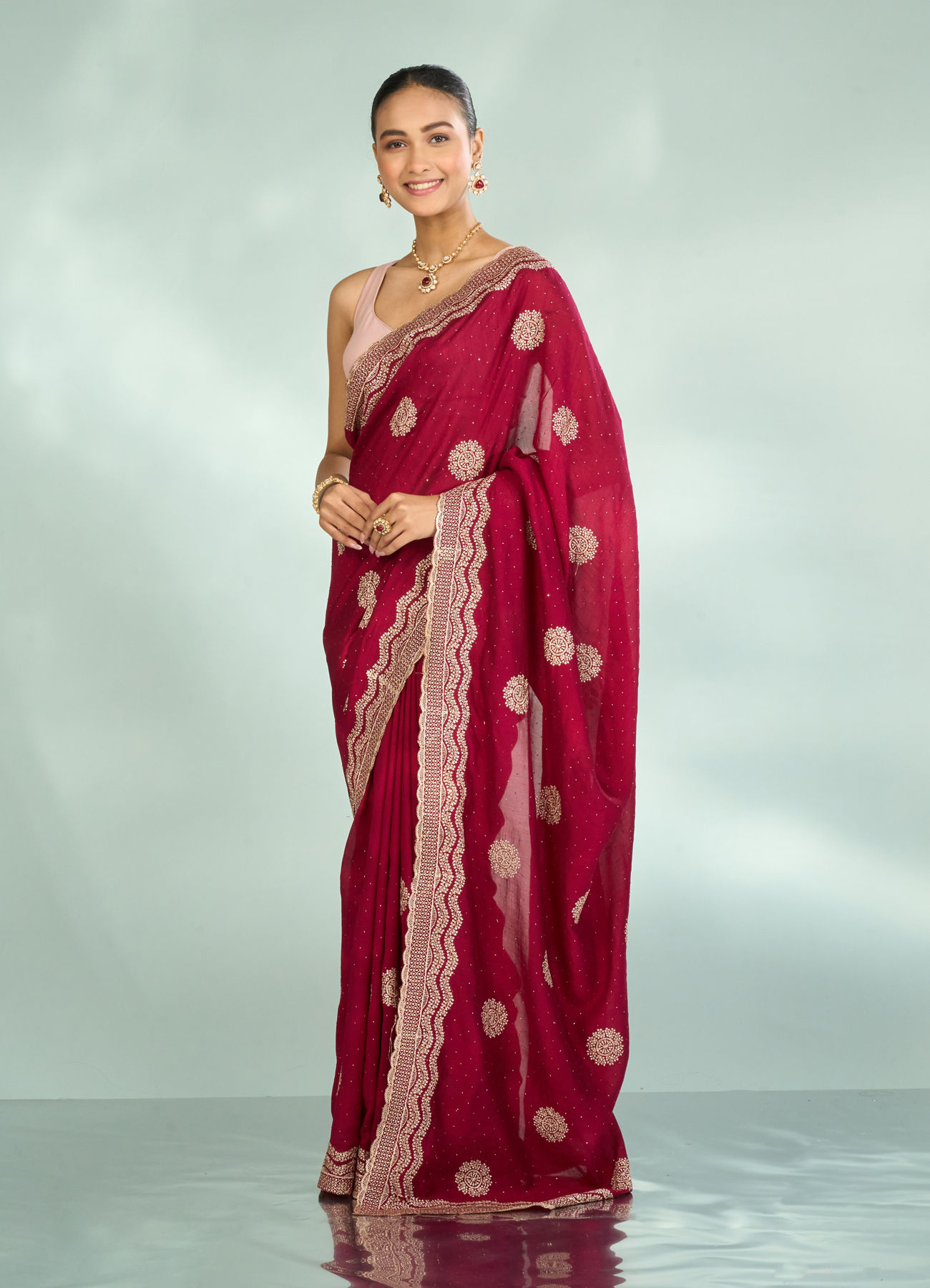 Mohey Women Gleaming Maroon Saree